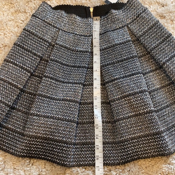 Romeo + Juliet Couture Metallic Silver Stretchy Mini Skirt - Picture 7 of 8